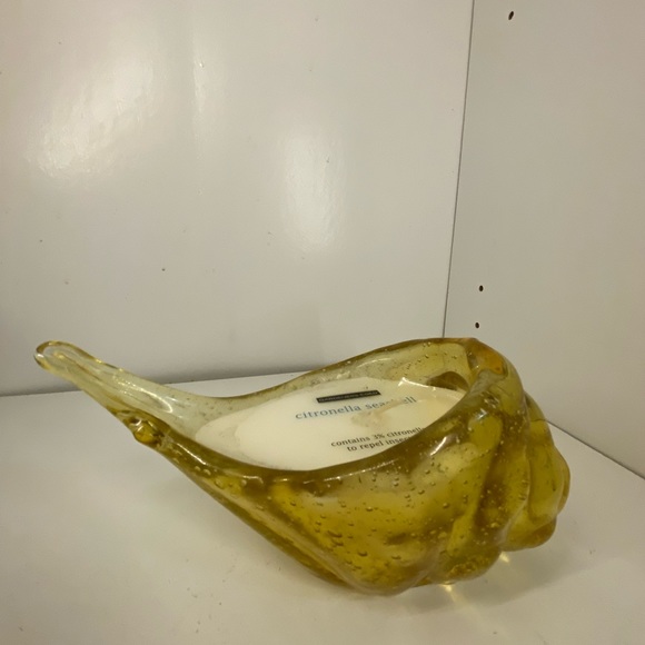 Gardeners Eden Candle in yellow Glass Seashell - Picture 1 of 5